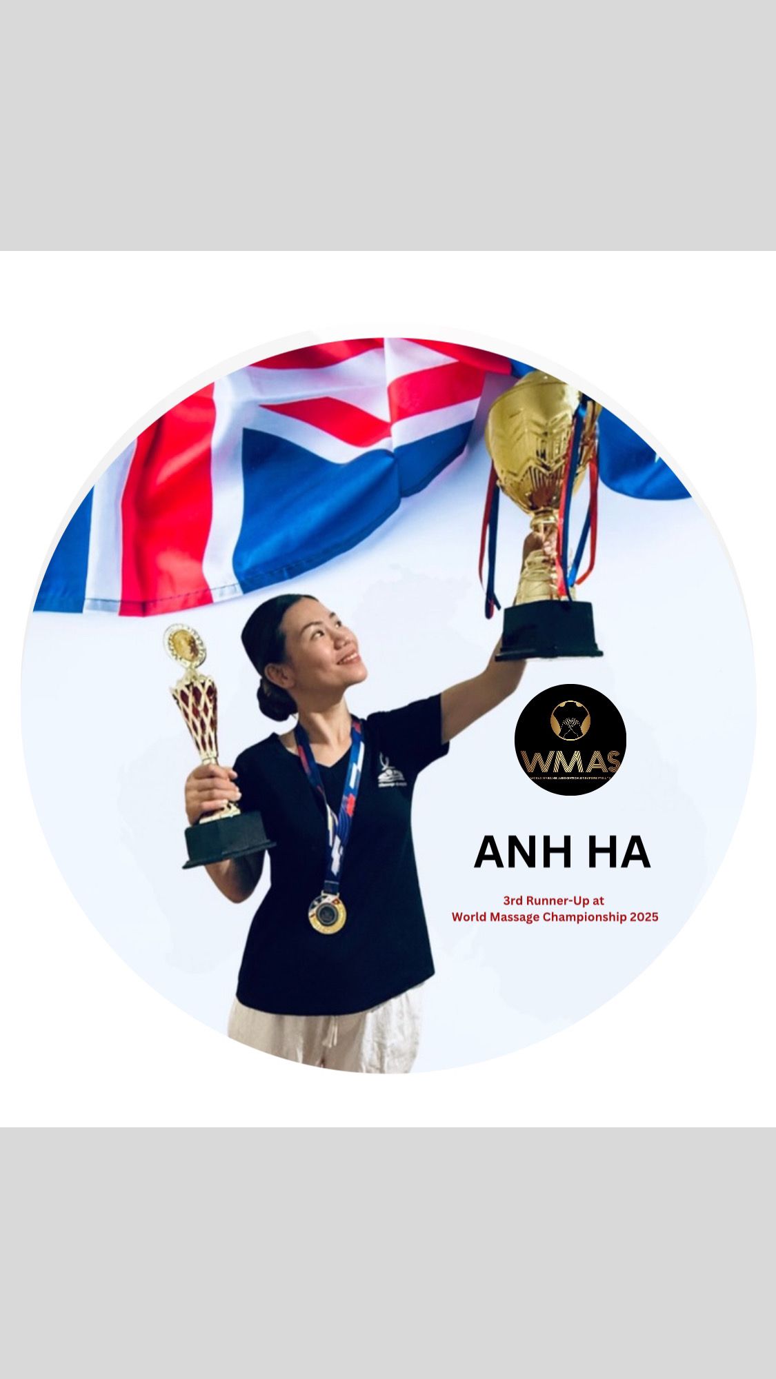 Học viên thực hành massage